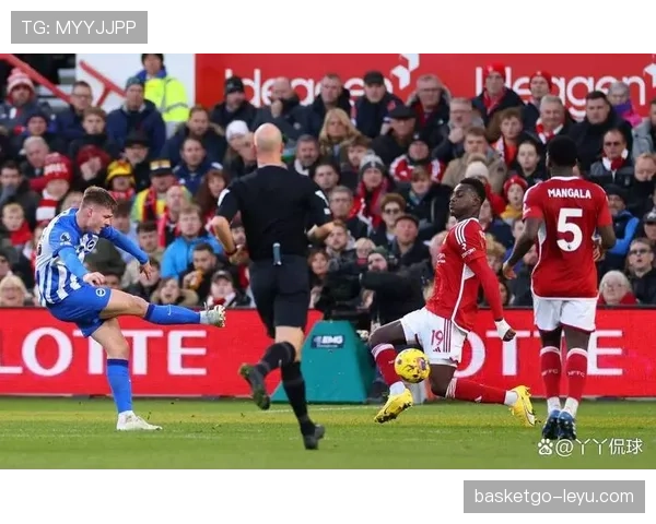 诺丁汉团队边路进攻强势，斩获赛季关键胜利