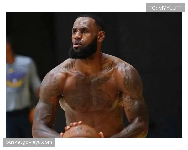 勒布朗挡拆加快进攻节奏，高位单打得分率超詹姆斯同期表现